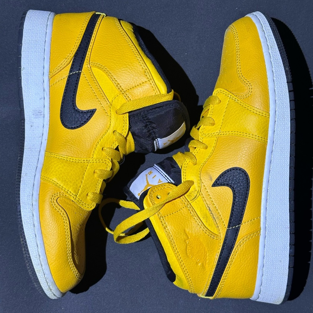 Nike Air Jordan 1 Mid Gold Yellow